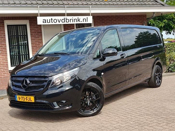 Zwart Gebruikt 2021 Mercedes Vito Sedan | € 32.490 - Afbeelding 1/4