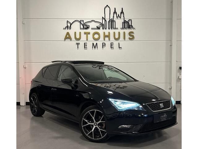 Zwart (metallic) Gebruikt 2014 Seat Leon Style Hatchback | € 11.950 (Iets duurder) - Afbeelding 1/4
