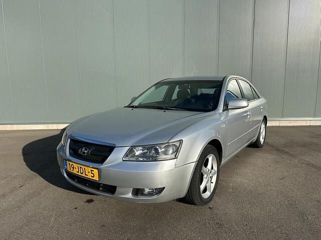 Grijs Gebruikt 2009 Hyundai Sonata Style Sedan | € 1.995 - Afbeelding 1/4