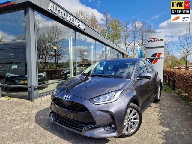 Grijs Gebruikt 2024 Toyota Yaris Business Edition Hatchback | € 24.750 (Eerlijke prijs) - Afbeelding 1/4