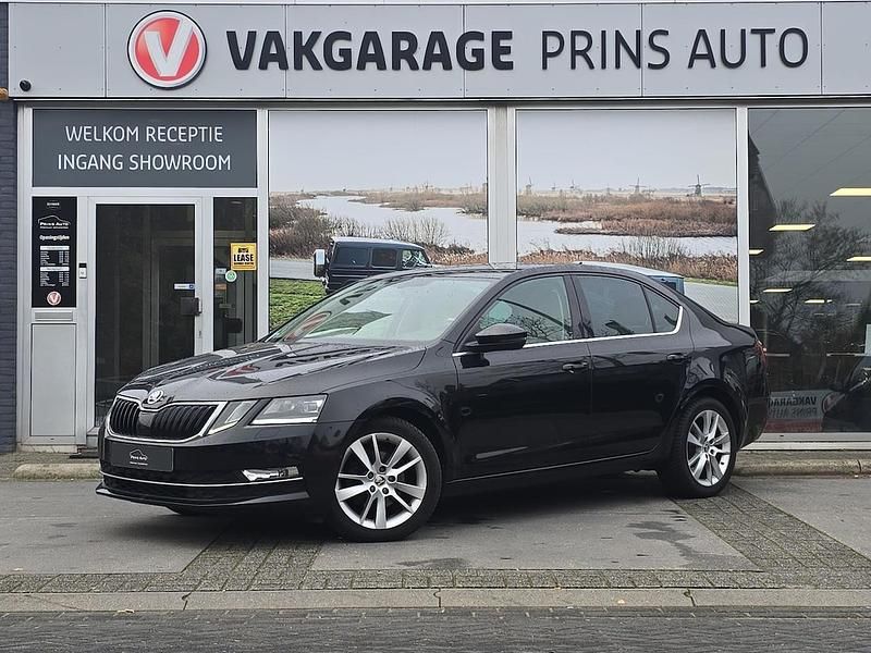 Zwart Occasion 2019 Skoda Octavia Business Line Hatchback | € 13.885 (Iets duurder) - Afbeelding 1/4