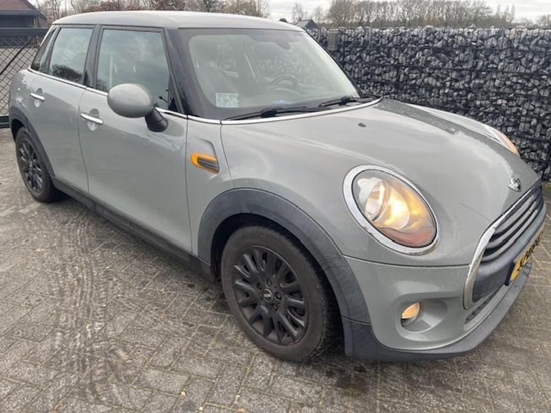 Grijs (metallic) Gebruikt 2015 Mini ONE Business Hatchback | € 6.950 (Iets duurder) - Afbeelding 1/4