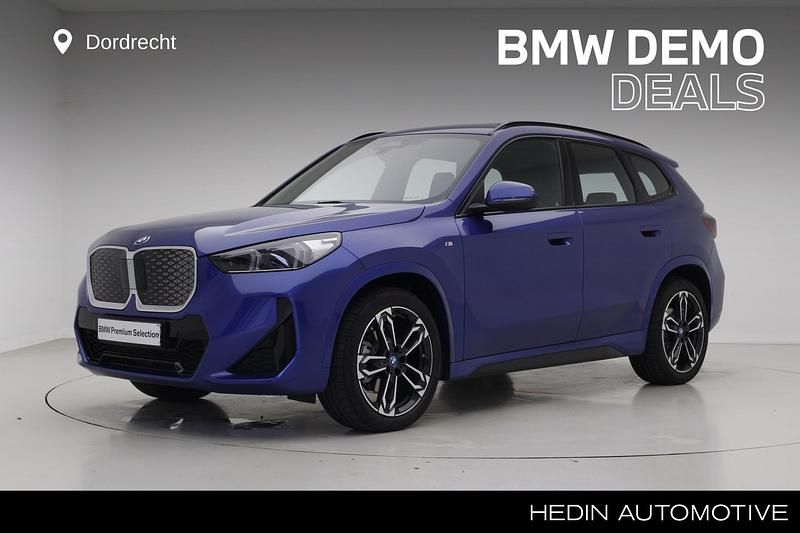 Blauw Gebruikt 2025 BMW iX1 M Sport SUV | € 48.895 - Afbeelding 1/4