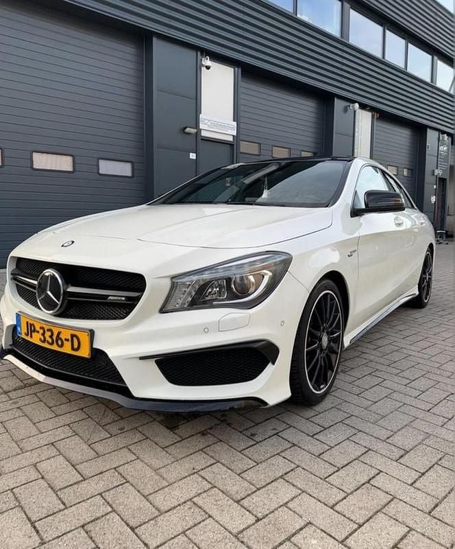 Occasion 2015 Mercedes CLA180 Sedan | € 14.950 - Afbeelding 1/4
