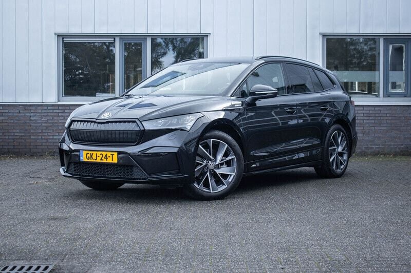 Zwart Gebruikt 2024 Skoda Enyaq iV SportLine SUV | € 33.950 (Eerlijke prijs) - Afbeelding 1/4