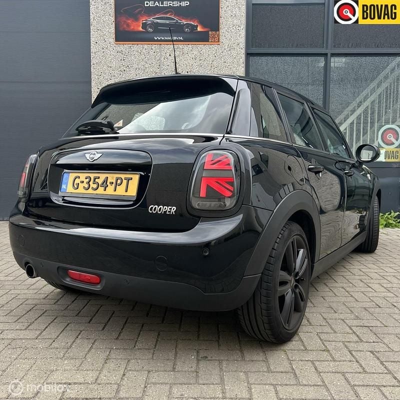 Zwart Gebruikt 2017 Mini Cooper Business Hatchback | € 14.999 (Super prijs) - Afbeelding 1/4