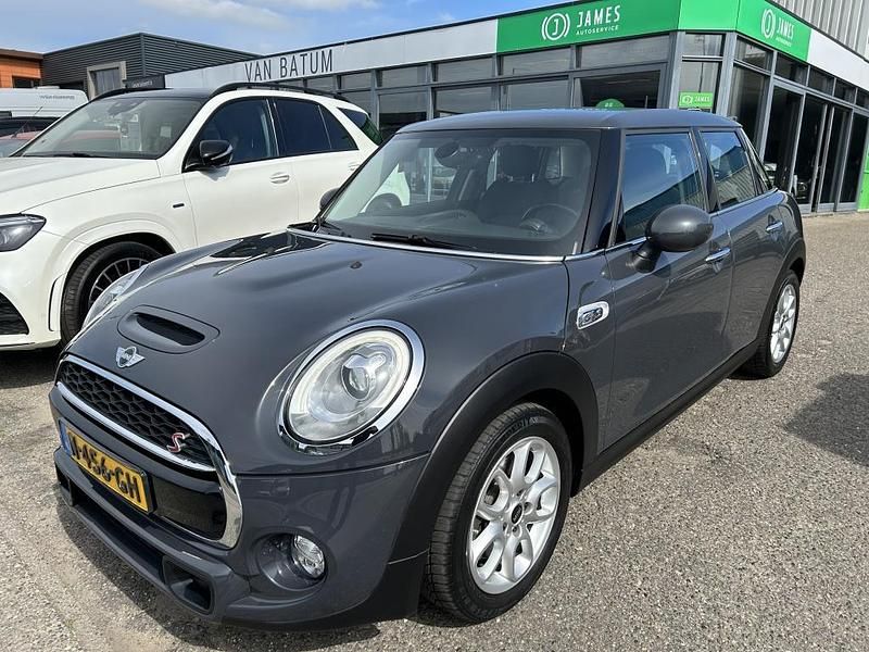 Grijs Gebruikt 2018 Mini Cooper S Business Hatchback | € 18.645 (Eerlijke prijs) - Afbeelding 1/4