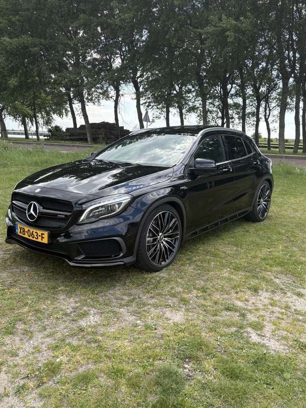 Zwart Gebruikt 2015 Mercedes GLA45 AMG AMG SUV | € 25.000 (Goede deal) - Afbeelding 1/4