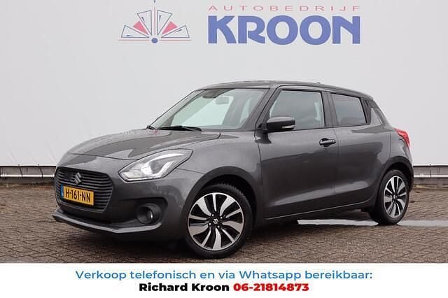 Grijs Gebruikt 2018 Suzuki Swift Hatchback | € 14.900 (Eerlijke prijs) - Afbeelding 1/4