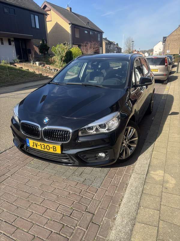 Zwart Gebruikt 2016 BMW 225 Active Tourer iPerformance MPV | € 12.300 (Eerlijke prijs) - Afbeelding 1/4