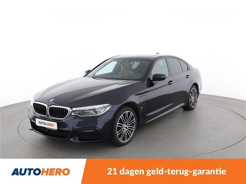 Zwart (metallic) Occasion 2020 BMW 520 Executive Sedan | € 27.349 (Super prijs) - Afbeelding 1/4