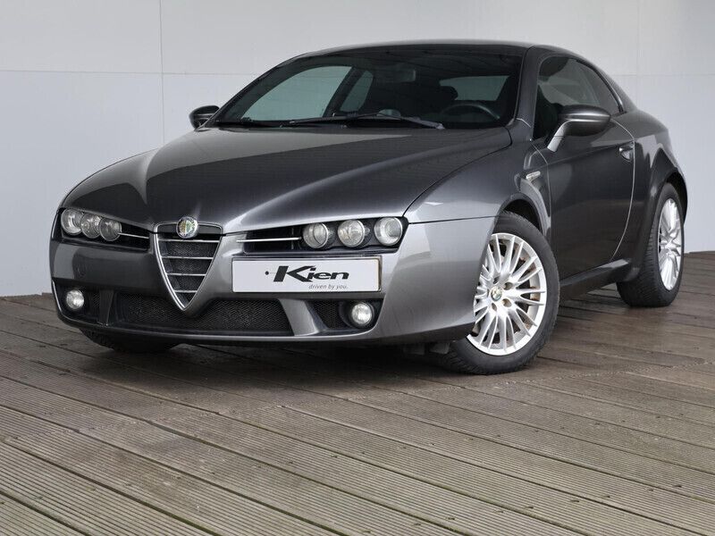Grijs, metallic lak Gebruikt 2010 Alfa Romeo Brera Coupé | € 15.000 - Afbeelding 1/4