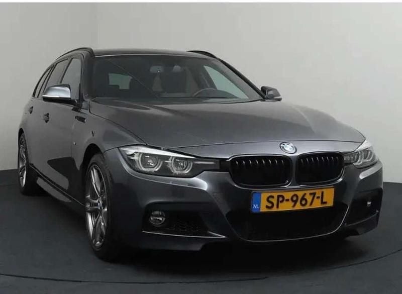 Grijs Gebruikt 2018 BMW 318 M Sport Stationwagen | € 14.950 (Iets duurder) - Afbeelding 1/4