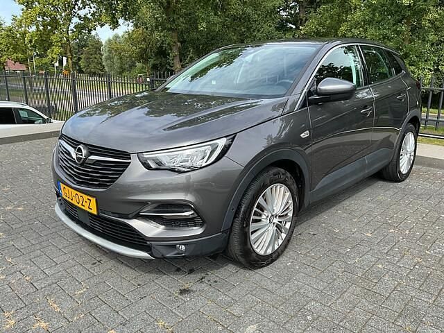 Grijs, metallic lak Gebruikt 2020 Opel Grandland X Innovation SUV | € 16.250 (Goede deal) - Afbeelding 1/4