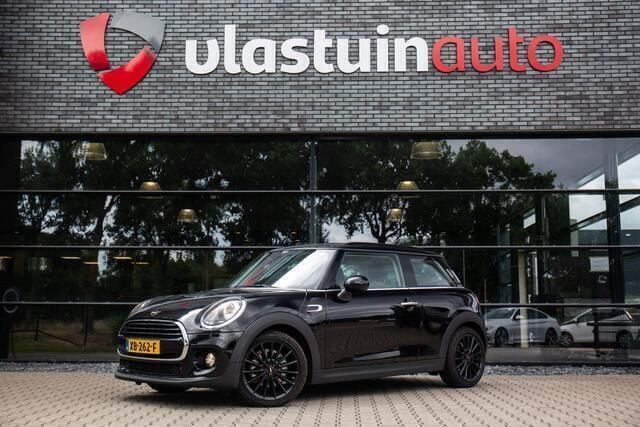 Zwart Gebruikt 2018 Mini Cooper Hatchback | € 13.950 (Goede deal) - Afbeelding 1/4