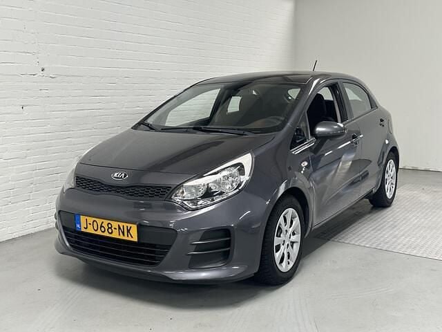 Grijs Gebruikt 2016 Kia Rio Hatchback | € 8.750 (Eerlijke prijs) - Afbeelding 1/4