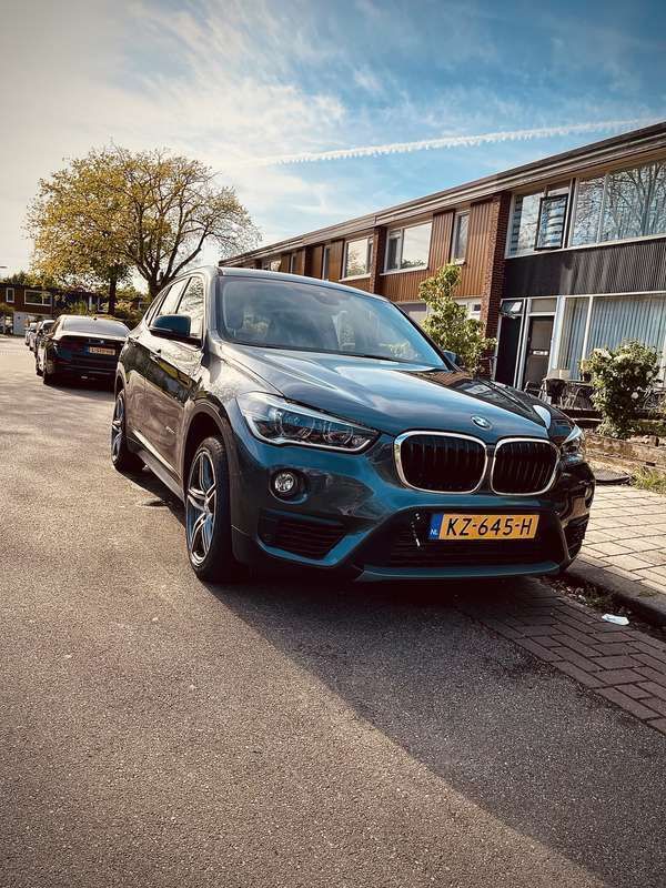 Grijs Gebruikt 2017 BMW X1 SUV | € 21.000 (Eerlijke prijs) - Afbeelding 1/4