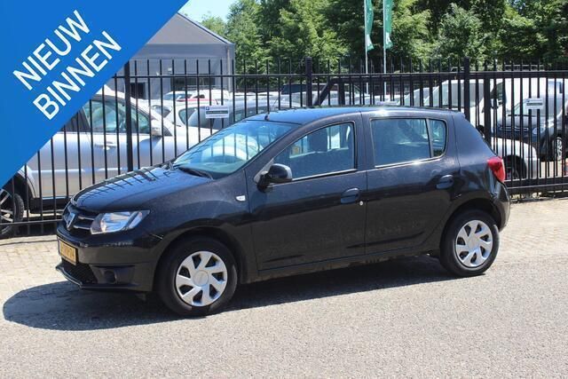 Zwart Gebruikt 2014 Dacia Sandero Lauréate Hatchback | € 3.350 (Super prijs) - Afbeelding 1/4