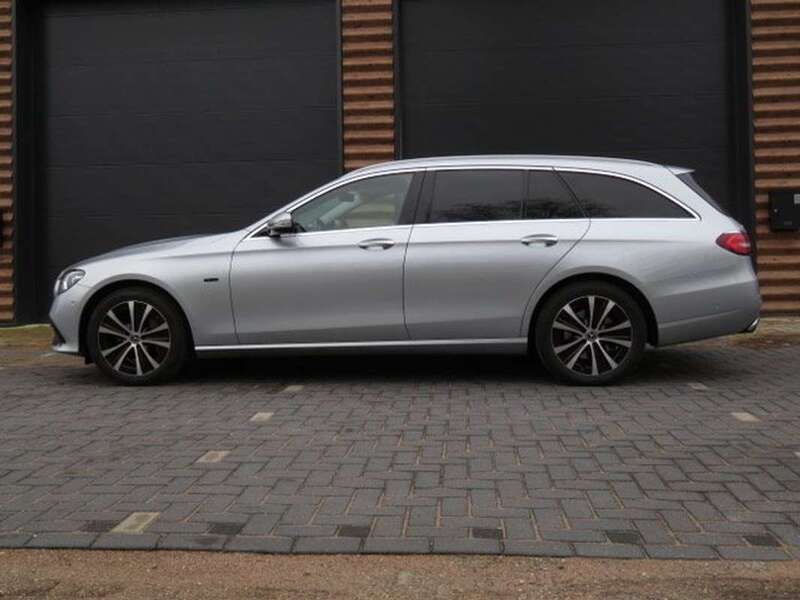 Zilver Gebruikt 2021 Mercedes E300 Night Stationwagen | € 49.850 - Afbeelding 1/4