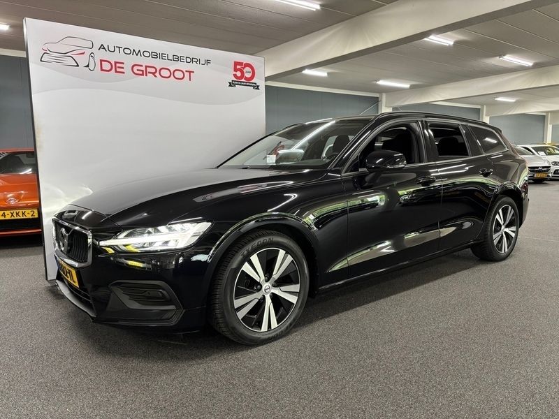 Zwart Gebruikt 2022 Volvo V60 Momentum Stationwagen | € 32.500 (Super prijs) - Afbeelding 1/4