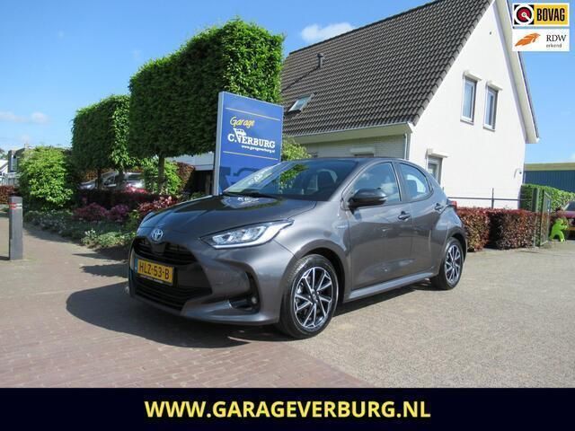 Grijs Gebruikt 2021 Toyota Yaris Hatchback | € 20.950 (Eerlijke prijs) - Afbeelding 1/4