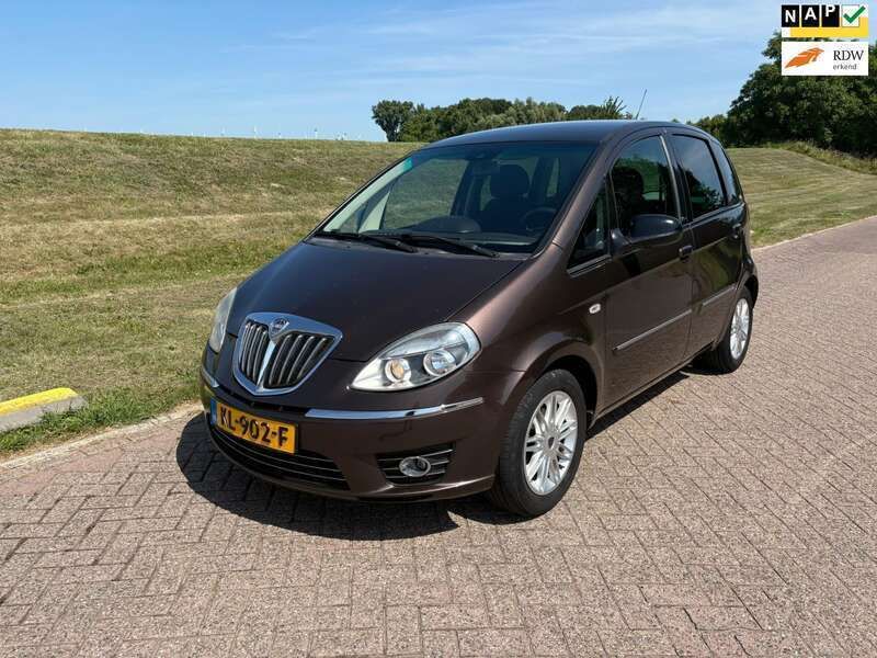 Bruin Gebruikt 2012 Lancia Musa Gold MPV | € 4.450 (Eerlijke prijs) - Afbeelding 1/4