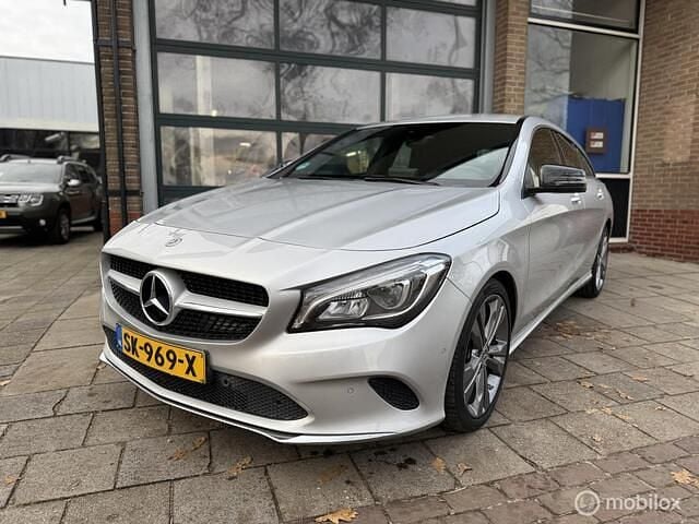 Grijs Occasion 2018 Mercedes CLA180 Shooting Brake Stationwagen | € 18.900 (Super prijs) - Afbeelding 1/4
