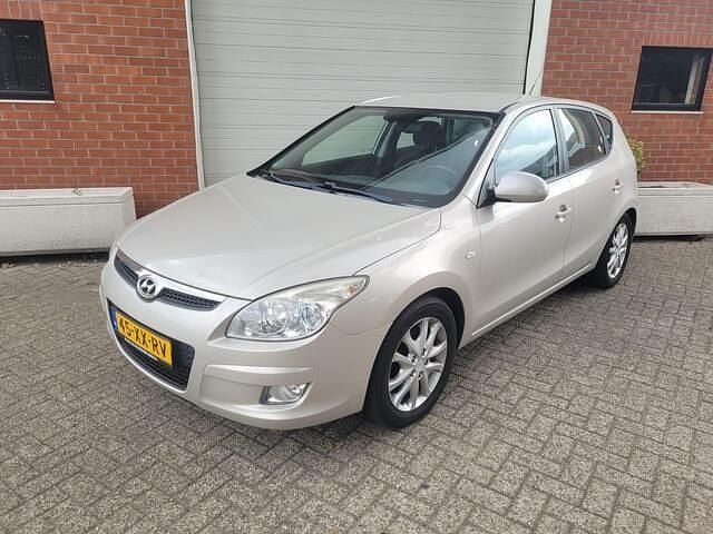 Grijs Gebruikt 2007 Hyundai i30 Style Hatchback | € 2.650 (Goede deal) - Afbeelding 1/4
