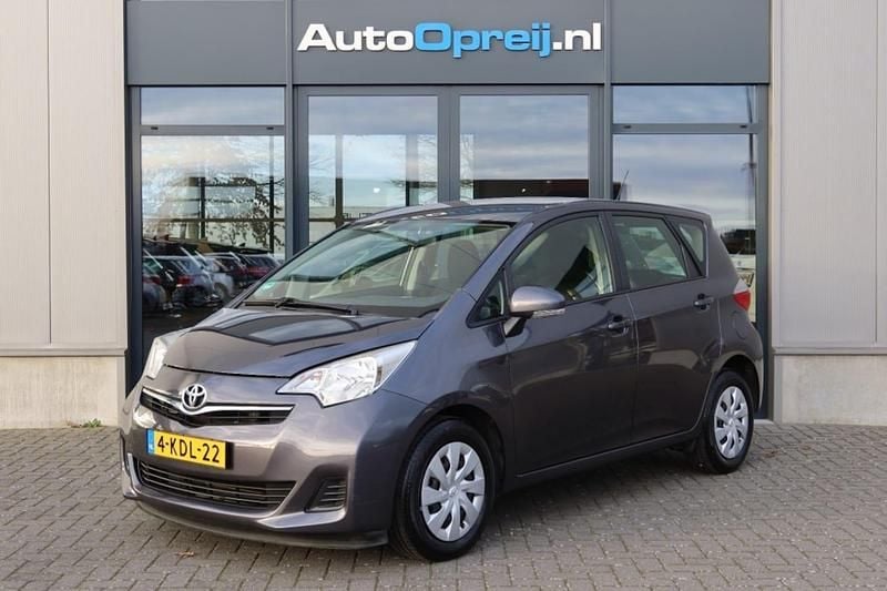 Grijs Occasion 2013 Toyota Verso-S Comfort MPV | € 9.745 (Eerlijke prijs) - Afbeelding 1/4