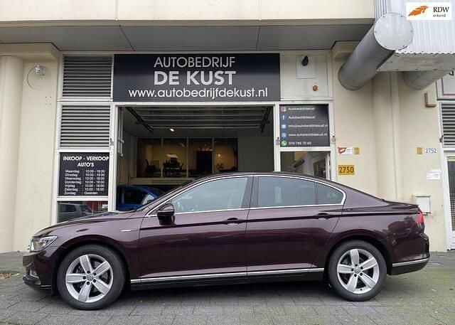 Rood Gebruikt 2018 VW Passat Sedan | € 13.950 (Super prijs) - Afbeelding 1/4
