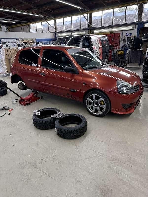 Gebruikt 2006 Renault Clio II Dynamique Sedan | € 1.300 (Iets duurder) - Afbeelding 1/4