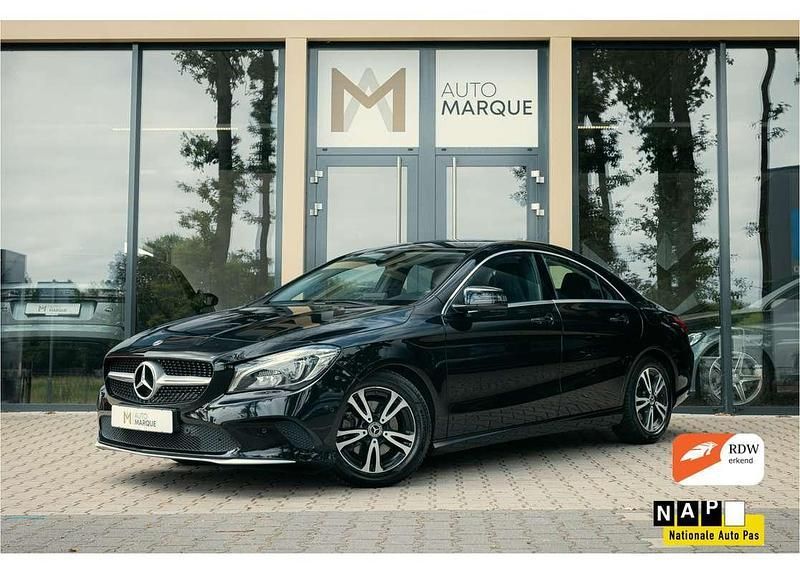 Zwart, metallic lak Gebruikt 2019 Mercedes CLA180 Ambition Sedan | € 19.995 (Eerlijke prijs) - Afbeelding 1/4