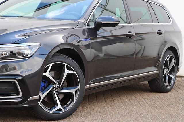 Occasion VW Passat Business+ 218 PK (160 kW) 2023 Grijsmangaan grey metallic Stationwagen