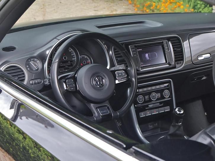 Occasion VW Beetle Cabriolet R-line 150 PK (110 kW) 2017 Zwart (metallic) Cabriolet