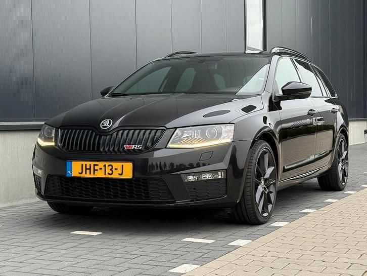 Zwart Occasion 2014 Skoda Octavia RS Stationwagen | € 14.950 (Iets duurder) - Afbeelding 1/4