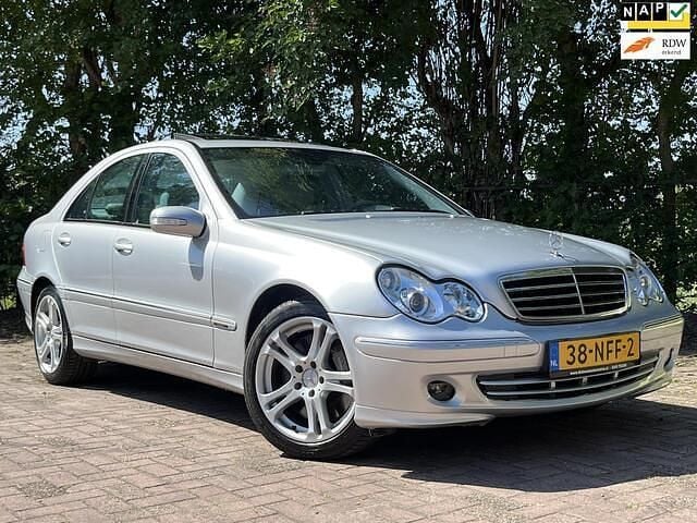 Grijs Gebruikt 2005 Mercedes C350 Avantgarde Sedan | € 8.450 - Afbeelding 1/4