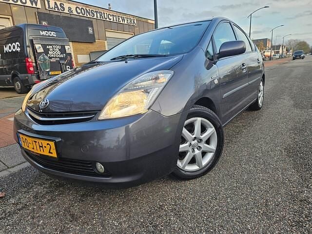 Grijs (metallic) Gebruikt 2009 Toyota Prius Edition Hatchback | € 3.800 - Afbeelding 1/4