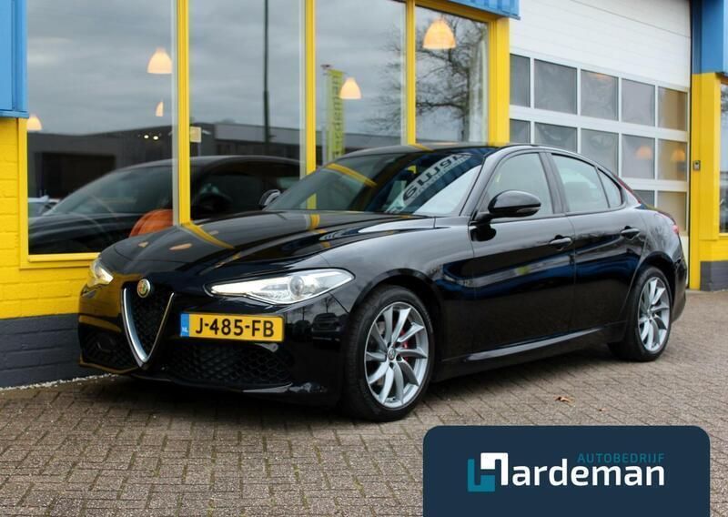 Zwart Gebruikt 2020 Alfa Romeo Giulia Super Sedan | € 24.900 (Eerlijke prijs) - Afbeelding 1/4