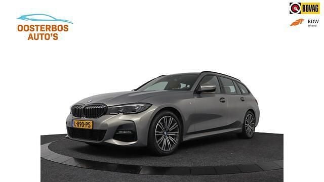 Grijs Gebruikt 2021 BMW 320 M Sport Stationwagen | € 30.999 (Eerlijke prijs) - Afbeelding 1/4