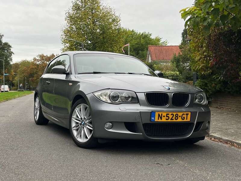 Grijs Gebruikt 2009 BMW 118 Hatchback | € 6.750 (Duur) - Afbeelding 1/4