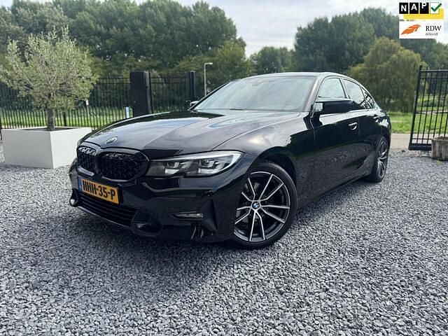 Zwart Gebruikt 2019 BMW 320 Executive Sedan | € 24.750 (Goede deal) - Afbeelding 1/4