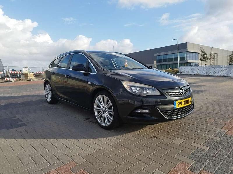 Zwart Gebruikt 2012 Opel Astra Sport MPV | € 6.250 (Eerlijke prijs) - Afbeelding 1/4