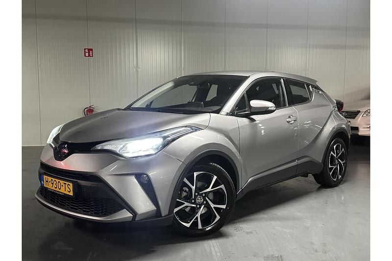 Grijs Occasion 2020 Toyota C-HR+ SUV | € 23.749 (Eerlijke prijs) - Afbeelding 1/1