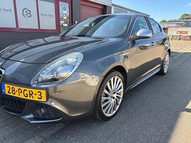 Grijs Gebruikt 2011 Alfa Romeo Giulietta Distinctive Hatchback | € 3.950 (Super prijs) - Afbeelding 1/4