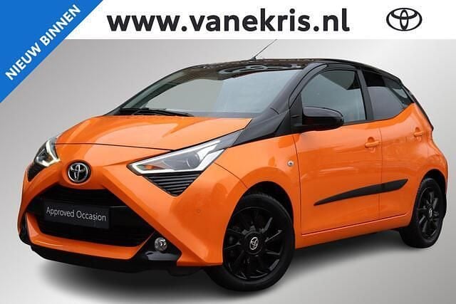 Oranje Occasion 2019 Toyota Aygo X-cite Hatchback | € 15.299 (Iets duurder) - Afbeelding 1/4