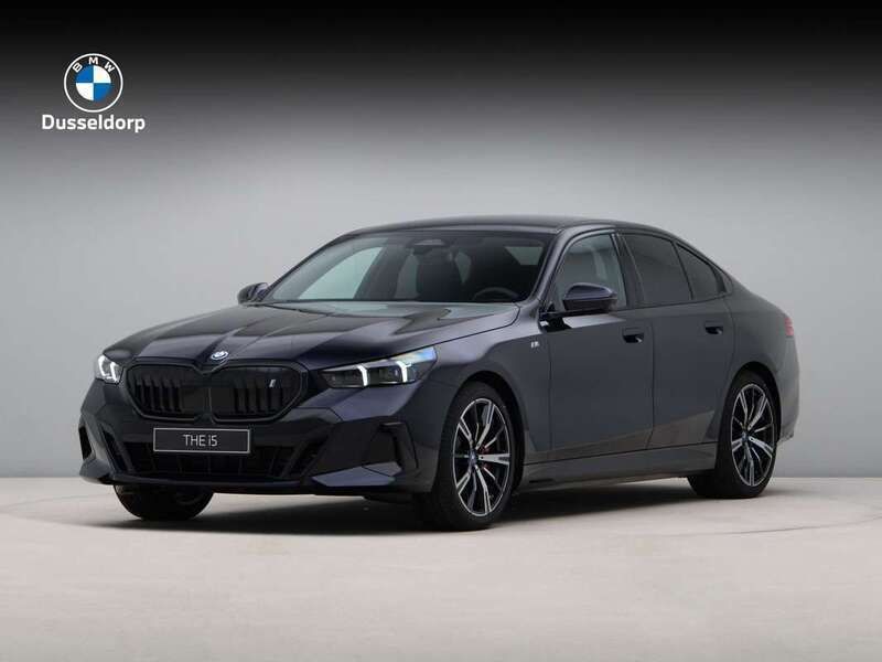 Zwart Nieuw 2025 BMW i5 Comfort Edition Sedan | € 87.831 (Eerlijke prijs) - Afbeelding 1/4
