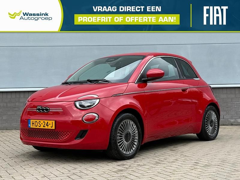 Rood Gebruikt 2025 Fiat 500e Comfort Hatchback | € 25.685 - Afbeelding 1/4