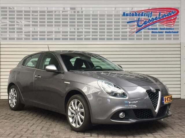 Grijs Gebruikt 2017 Alfa Romeo Giulietta Distinctive Hatchback | € 14.400 (Eerlijke prijs) - Afbeelding 1/4