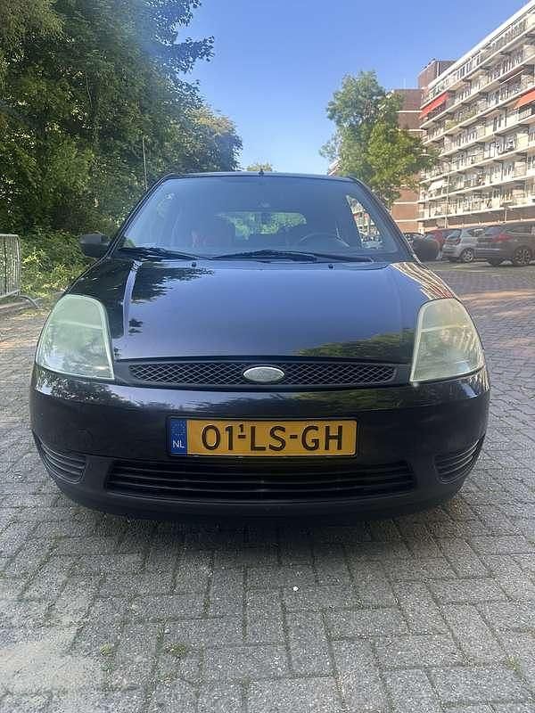 Zwart Gebruikt 2003 Ford Fiesta Hatchback | € 1.100 (Eerlijke prijs) - Afbeelding 1/4