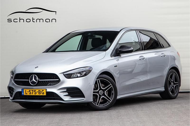 Grijs Gebruikt 2020 Mercedes B250e AMG MPV | € 27.500 (Eerlijke prijs) - Afbeelding 1/4